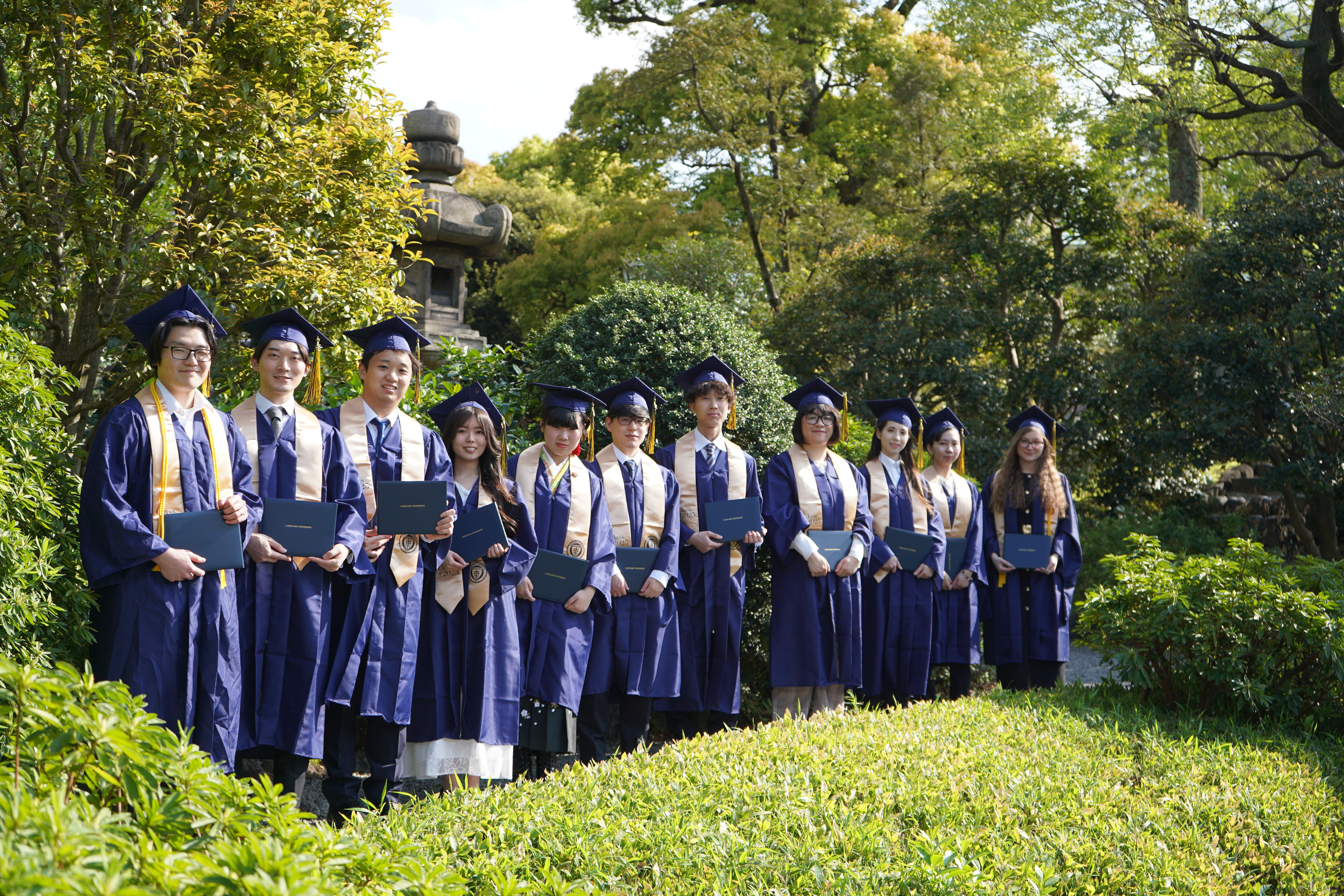 LUJ Celebrates New Graduates