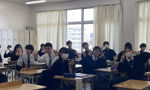 LUJ Professors Help Yasuda Gakuen Students with Presentation Skills